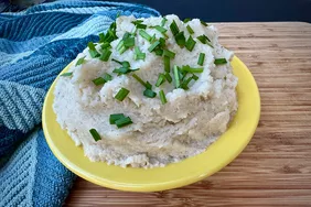 Sneaky Veggie Delight! Garlic Mashed Cauliflower