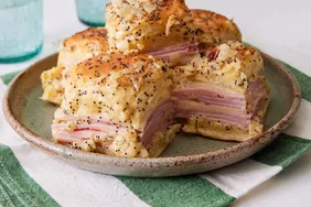 Hawaiian Ham and Cheese Sliders! A Potluck Delight